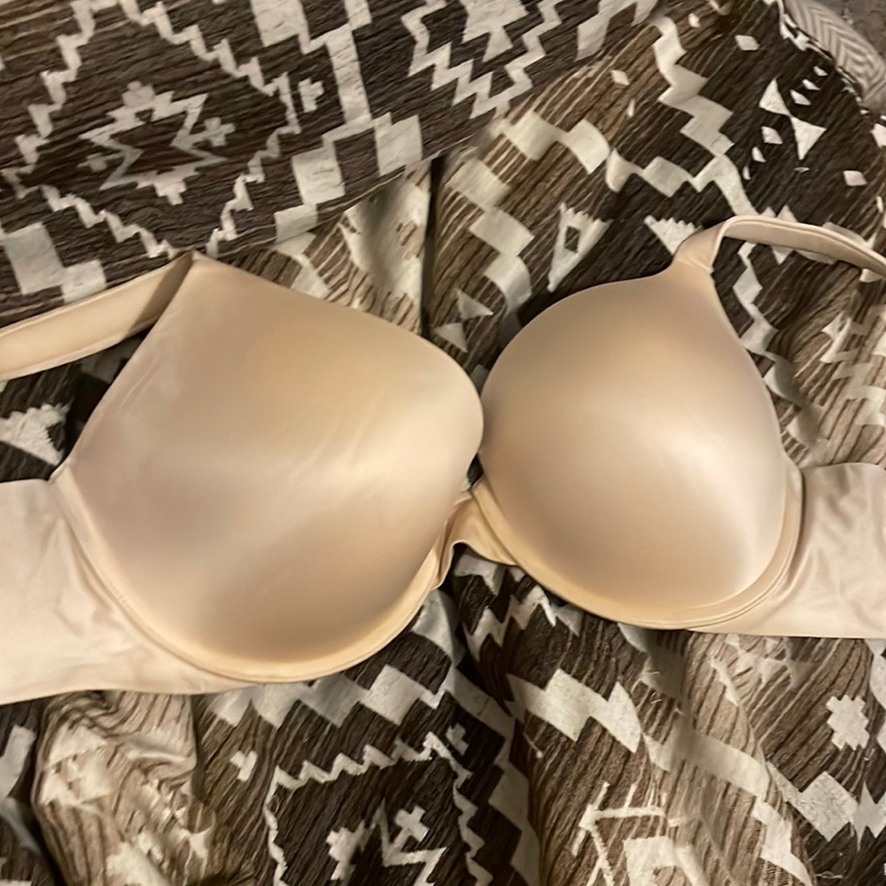 Womens nude bra. 38D lightly worn